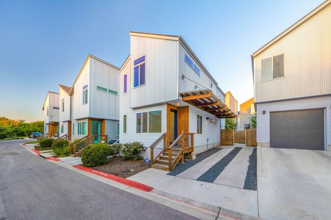 Building Photo - 801 N Bluff Dr