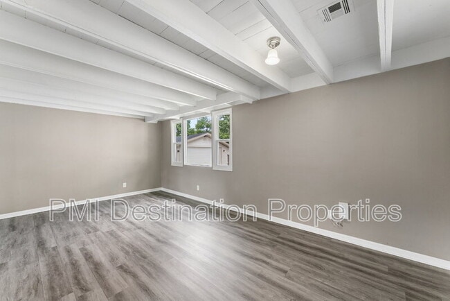 Photo - 4842 Locust Ave