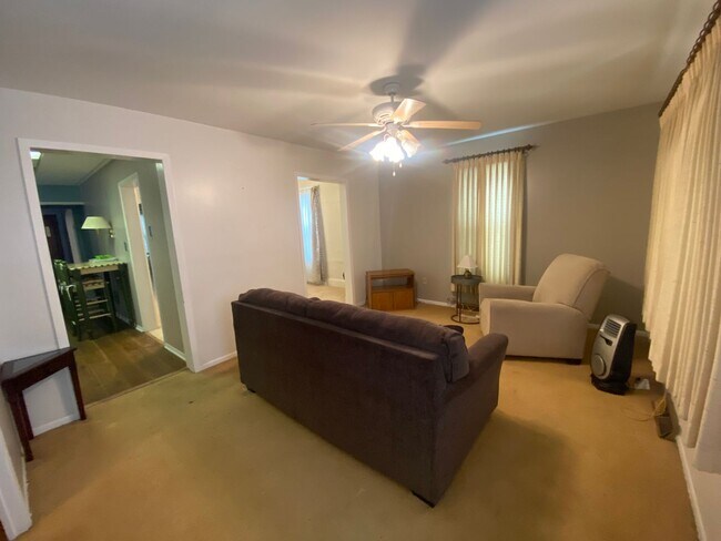 Photo - 3 Bed 2 Bath