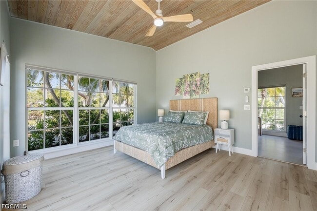 434 Lagoon Dr