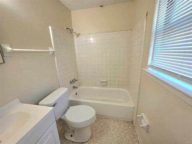 Photo - 408 Briarbrook Dr