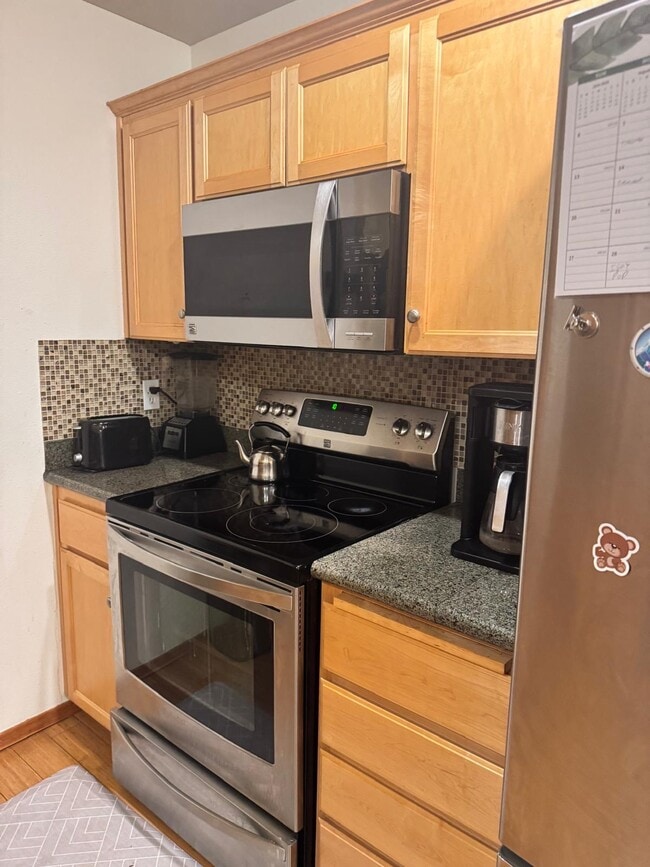 Photo - 320 Zillah Pl SE