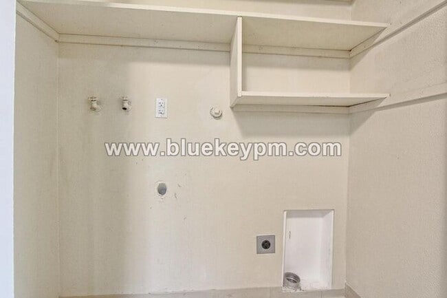 Photo - 2 Bed, 1 Bath Duplex in Lincoln Neighborhood