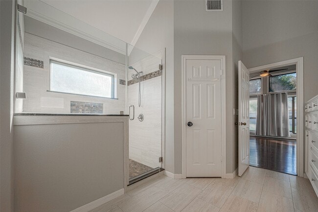 Building Photo - 15714 Sylvan Lake Dr