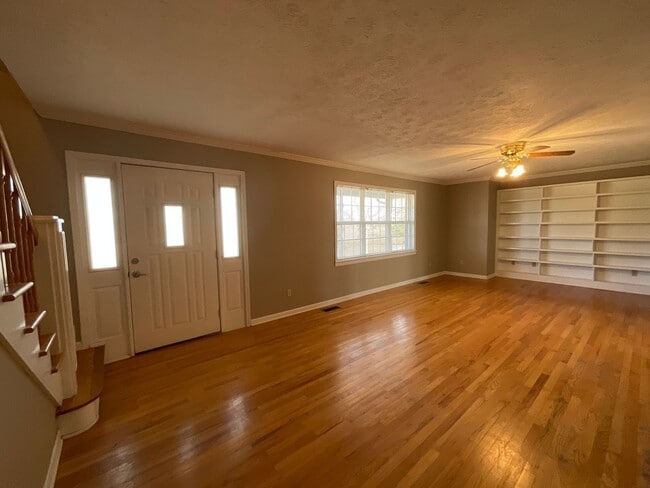 Photo - Greenback 37742 - 3 bedroom, 3.5 bath home with bonus room/possible 4th bedroom - Call Terri Kerr...