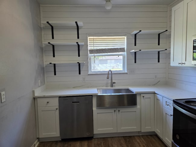 Kitchen - 601 S Cedar St