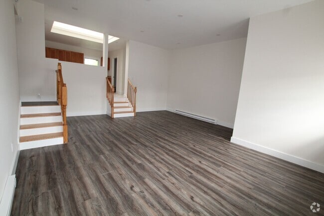 Building Photo - Large 4 bedroom, 2 bath home for rent in R... Unit House