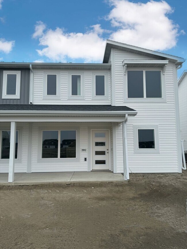 Exquisite 3Bedroom Home with Modern Elega... Townhome Townhome