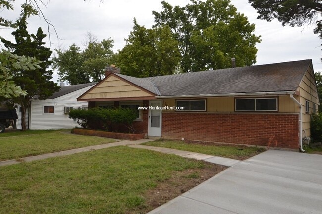 Building Photo - North College Hill 4 Bedroom with Covered ... Rental