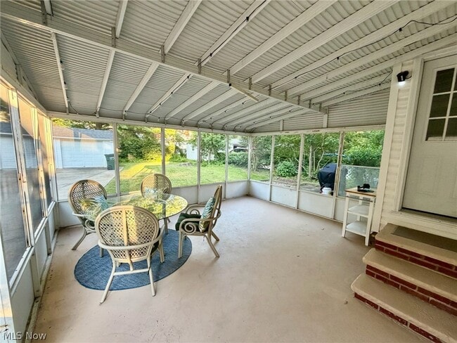 Photo - 1561 Maywood Rd