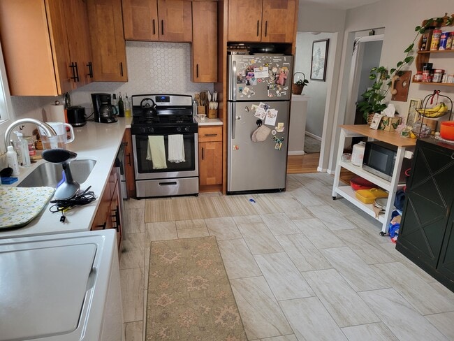 Building Photo - 86 Academy Hill Rd