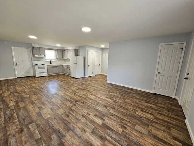 2BD/1BA Duplex in Newton