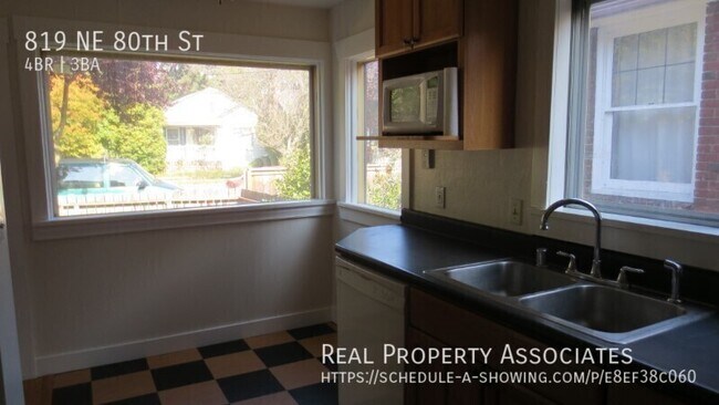 Photo - 819 NE 80th St