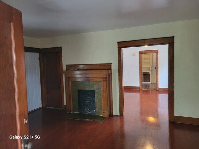 Photo - 1022/1024 W 30th