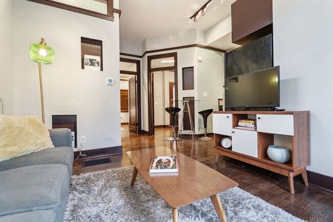 Photo - 1208 E Thomas St Unidad SI ID1324809P