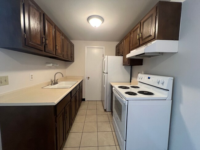 Building Photo - Mathews634 (KC-JF-NB) Unit C2