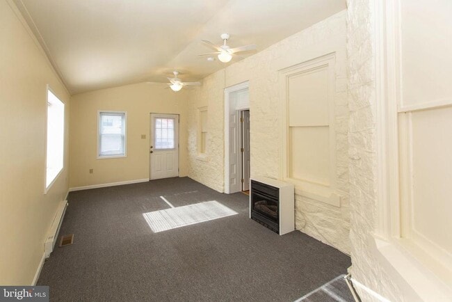Photo - 334 E Main St