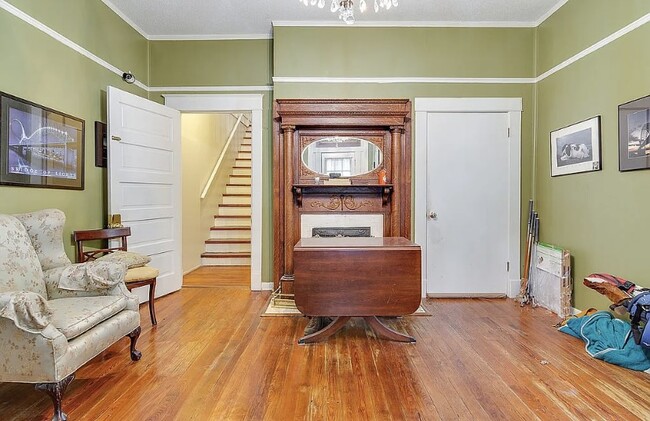 Photo - 2098 Court Ave Unit 2098 Upper