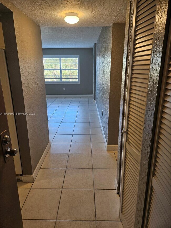 Photo - 4314 NW 9th Ave Unit 5-3A