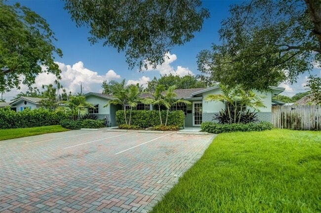 Photo - 820 NE 23rd Ave