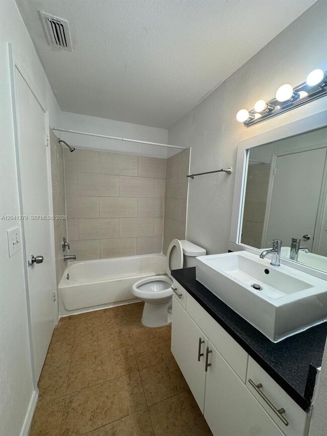 Photo - 3400 Pinewalk Dr N Unidad 924