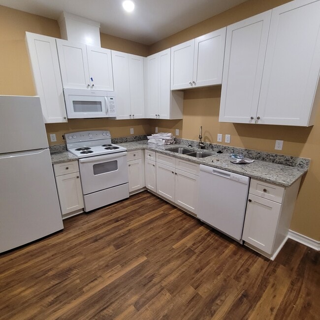 Photo - 2107 24th St N