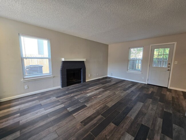 Photo - 8810 Springmail Cir Unidad B