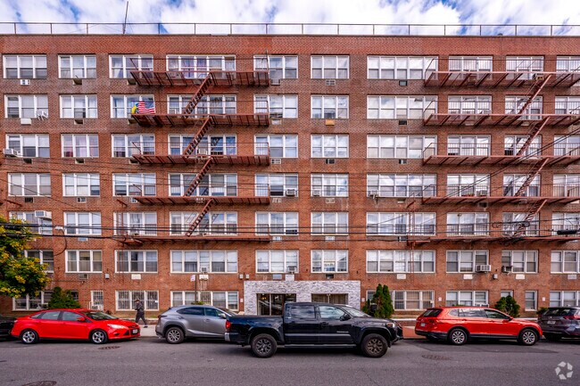 Photo - 2555 E 12th St