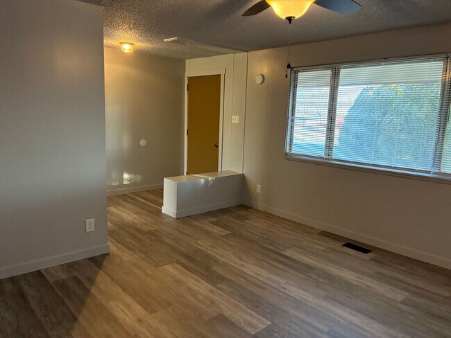 Photo - Newly Remodeled Single Family Home!!