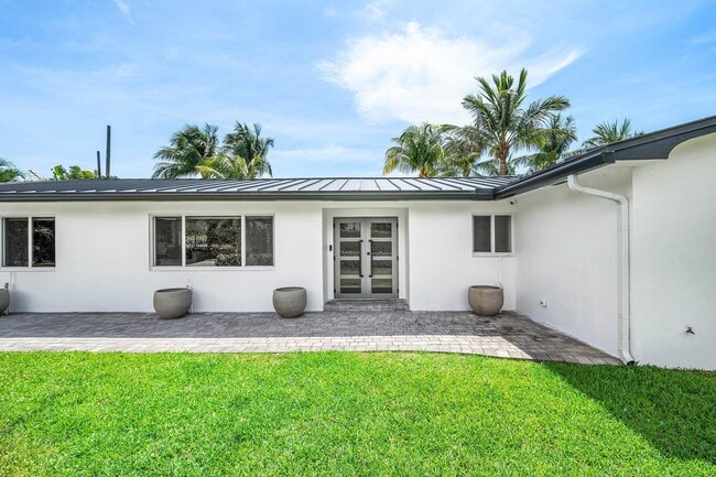 Photo - 2866 SW 8th St