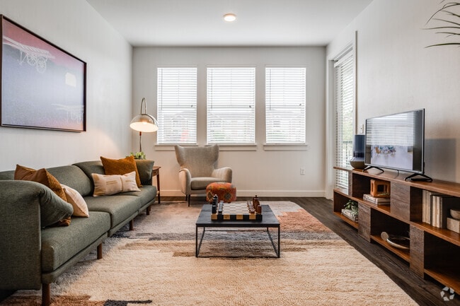 1 BR, 1 BA - 726 SF