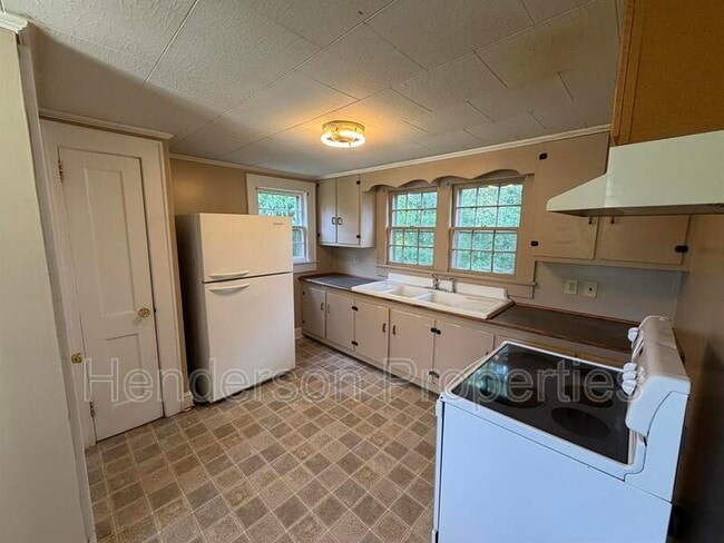 Photo - 638 Salisbury Rd