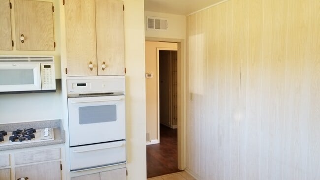 Photo - 1741 Lahoud Dr