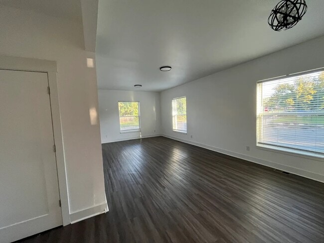 Photo - 326 S Oakdale Ave