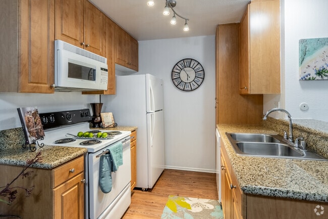 1BR, 1BA - 721SF - Kitchen