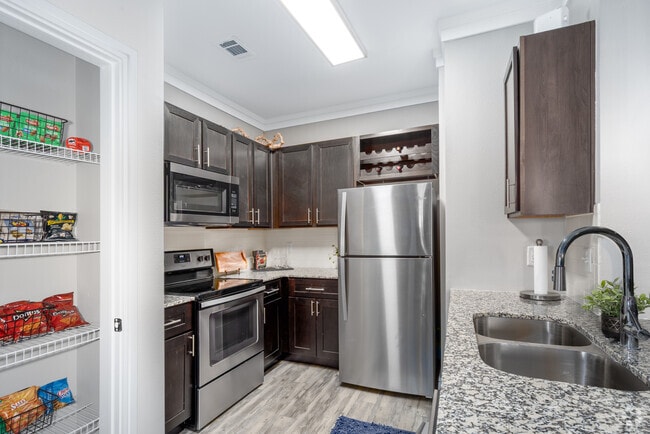 2BR, 2BA - 1,097SF - Kitchen