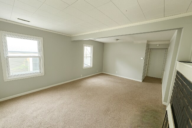 Photo - 1741 N Riley Ave