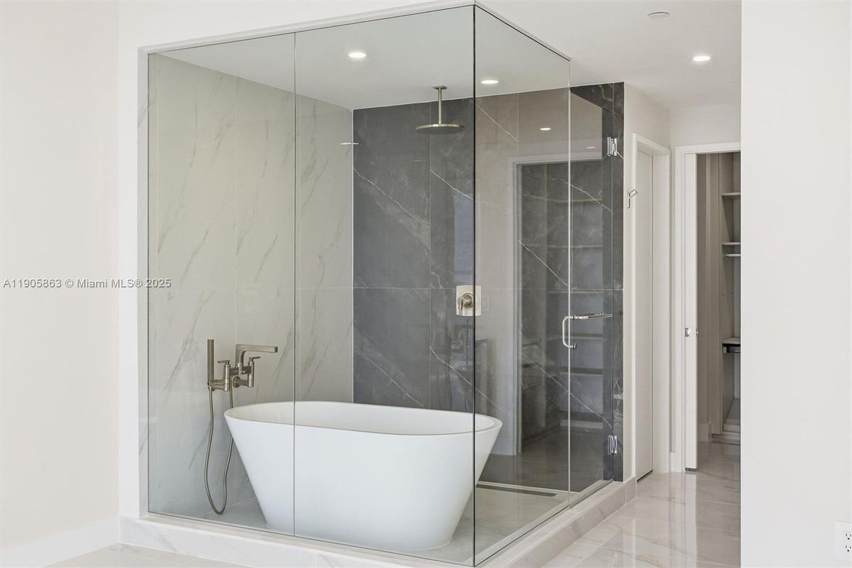 Photo - 700 NE 24th St