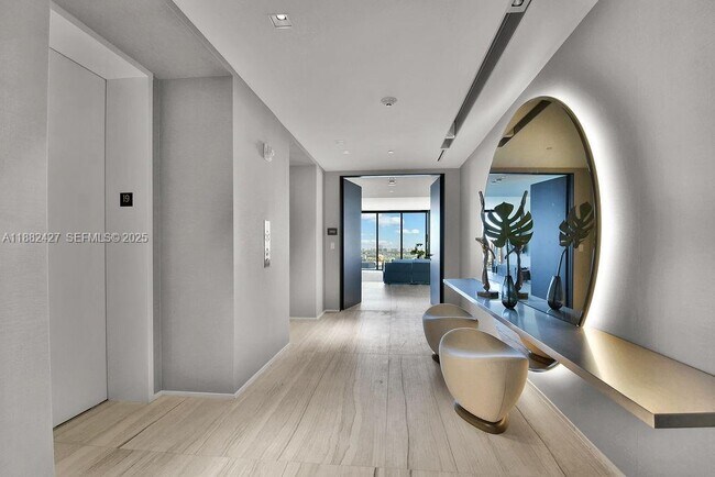 Building Photo - 1000 Biscayne Blvd Unit 1901