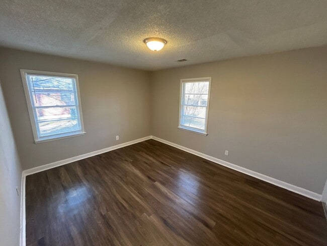 Photo - 3350 Ashland St