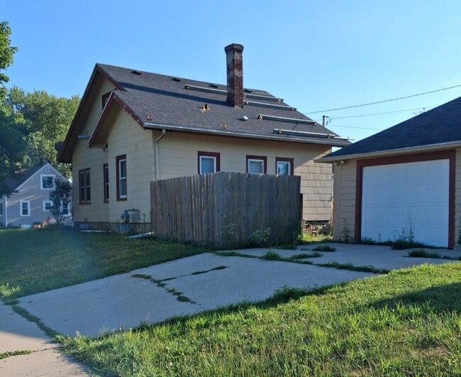Photo - 1102 Lapham St
