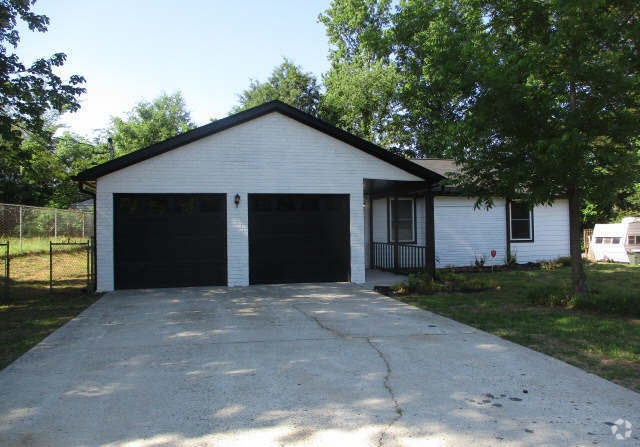 Building Photo - 552 Oak Trace Ct Rental