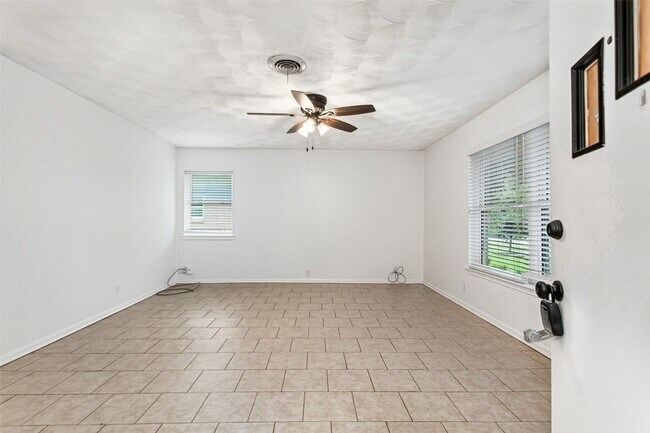 Photo - 11038 Wyatt St