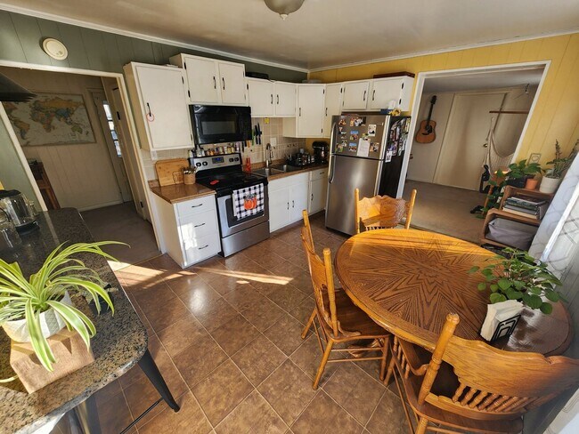 Photo - Great Second Floor Apartment