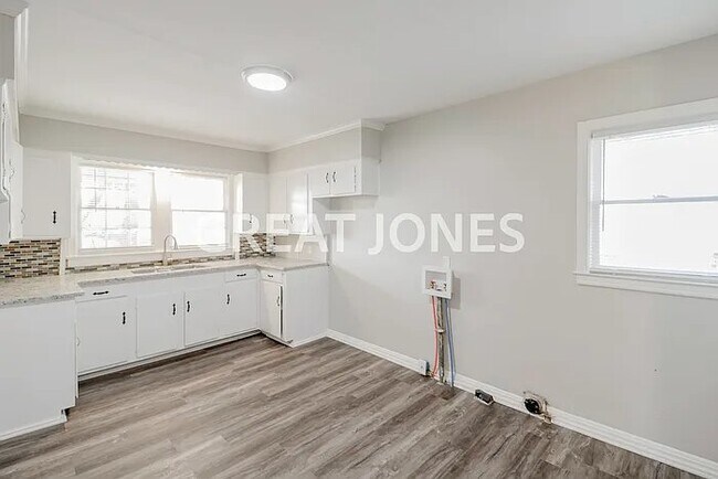 Photo - 8329 8th Ave S