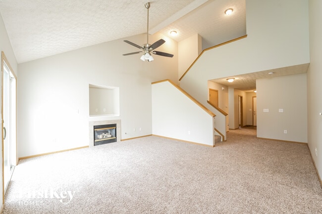 Photo - 8333 Mira St