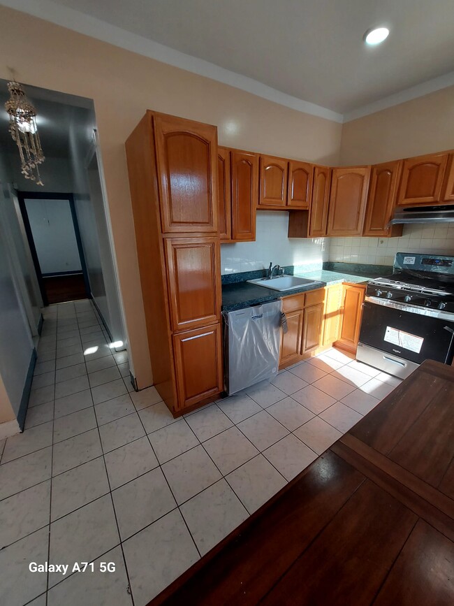 Building Photo - 253 Bowers St Unit #1