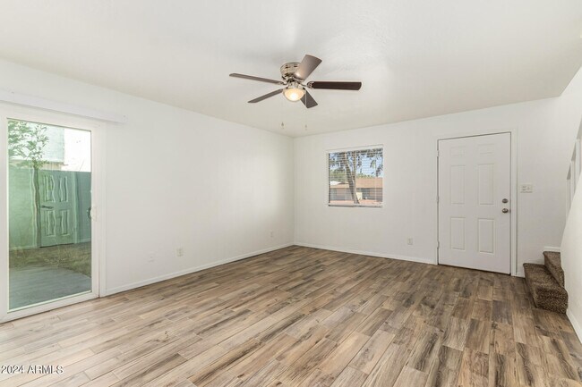 Photo - 4718 W Orangewood Ave