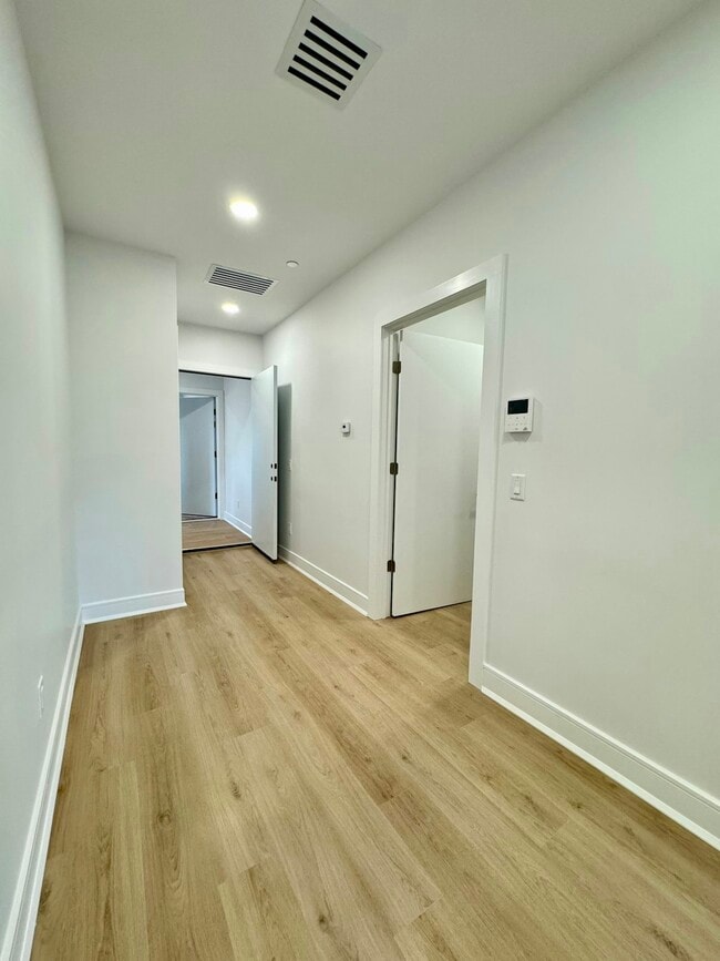 Photo - 85 W High St Unit 2R