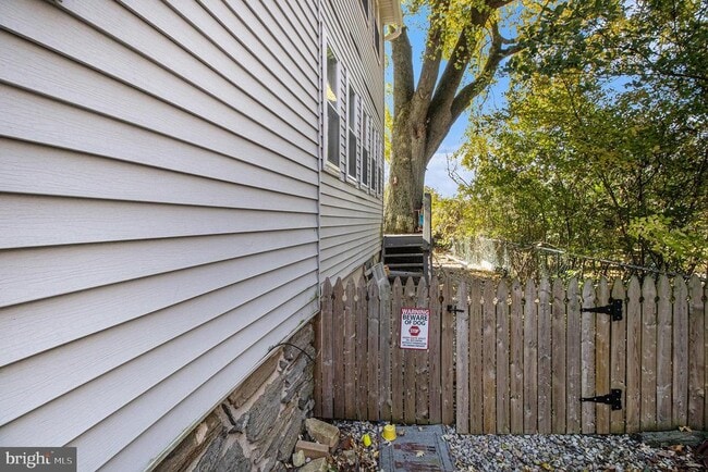 Photo - 7710 Queen St